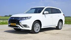 Gebruikt 2020 Mitsubishi Outlander Intense SUV | € 23.950 (Eerlijke prijs)