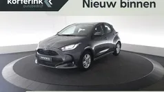 Grijs Gebruikt 2023 Toyota Yaris Hybrid Active Hatchback | € 21.950 (Eerlijke prijs)