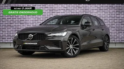 Grijs Gebruikt 2024 Volvo V60 Plus Stationwagen | € 43.899 (Eerlijke prijs)
