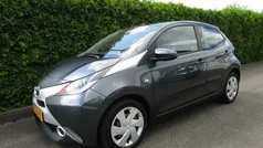Gebruikt 2014 Toyota Aygo X-play Hatchback | € 7.950 (Eerlijke prijs)