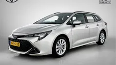 Grijs Gebruikt 2023 Toyota Corolla Hybrid Active Stationwagen | € 24.945 (Eerlijke prijs)
