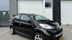 Zwart Gebruikt 2010 Peugeot 107 Hatchback | € 3.690 (Eerlijke prijs)