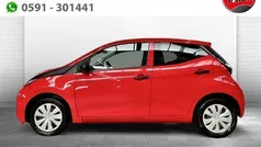 Rood Gebruikt 2017 Toyota Aygo Hatchback | € 7.995 (Eerlijke prijs)
