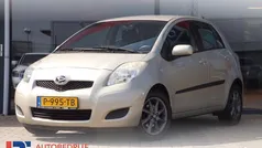 Grijs, metallic lak Gebruikt 2012 Toyota Yaris City Hatchback | € 7.950 (Eerlijke prijs)