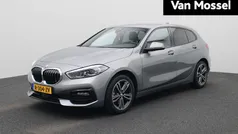 Grijs Gebruikt 2023 BMW 118 Basis Hatchback | € 24.900 (Eerlijke prijs)
