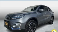 Grijs, metallic lak Gebruikt 2022 Suzuki Vitara Style SUV | € 27.950 (Eerlijke prijs)