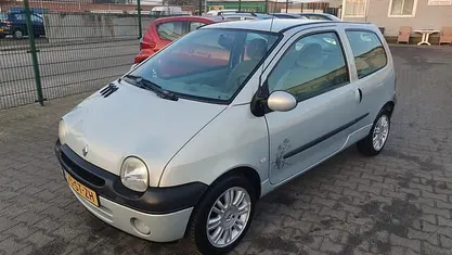 Occasion 2006 Renault Twingo Initiale Paris Hatchback | € 1.499 (Eerlijke prijs)