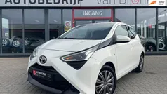 Wit Gebruikt 2019 Toyota Aygo X-play Hatchback | € 9.395 (Eerlijke prijs)