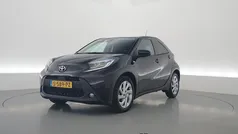 Zwart Gebruikt 2023 Toyota Aygo Hatchback | € 16.450 (Eerlijke prijs)