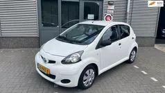 Wit Gebruikt 2011 Toyota Aygo Cool Hatchback | € 4.850 (Eerlijke prijs)