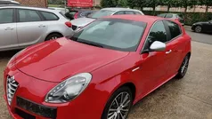 Rood Gebruikt 2015 Alfa Romeo Giulietta Exclusive Hatchback | € 10.750 (Super prijs)