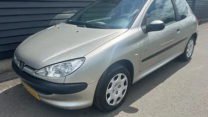 Grijs Gebruikt 2005 Peugeot 206 Hatchback | € 1.495 (Eerlijke prijs)