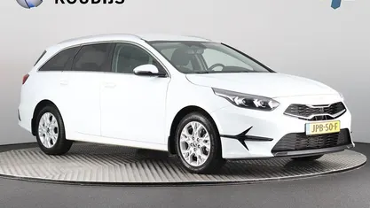 Wit Gebruikt 2025 Kia Ceed Hatchback | € 28.490 (Eerlijke prijs)