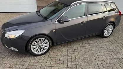 Grijs (parellak) Gebruikt 2013 Opel Insignia Design Edition Stationwagen | € 5.900 (Super prijs)