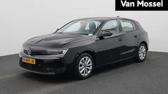 Zwart Gebruikt 2022 Opel Astra Edition Hatchback | € 17.900 (Eerlijke prijs)