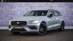 Grijs Gebruikt 2023 Volvo V60 Stationwagen | € 32.399 (Eerlijke prijs)