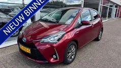 Rood, metallic lak Gebruikt 2019 Toyota Yaris Hatchback | € 15.999 (Goede deal)