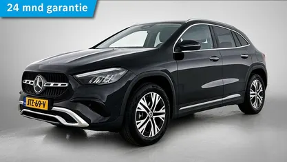Donker kosmoszwart metaalkleur metallic Occasion 2024 Mercedes GLA250 SUV | € 45.750 (Eerlijke prijs)