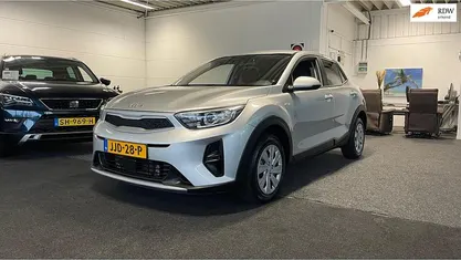 Grijs Gebruikt 2022 Kia Stonic SUV | € 15.645 (Super prijs)