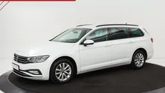 Wit Gebruikt 2021 VW Passat Comfortline Stationwagen | € 20.400 (Goede deal)