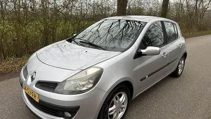 Gebruikt 2006 Renault Clio II Hatchback | € 1.749 (Eerlijke prijs)