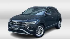 Zwart Gebruikt 2022 VW T-Roc Style SUV | € 24.950 (Eerlijke prijs)