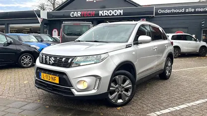 Zilver (metallic) Occasion 2021 Suzuki Vitara SUV | € 21.450 (Eerlijke prijs)