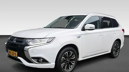 Occasion 2015 Mitsubishi Outlander P-HEV Edition SUV | € 14.930 (Eerlijke prijs)