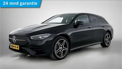 Zwart (metallic) Gebruikt 2025 Mercedes CLA250e Shooting Brake AMG line Stationwagen | € 40.945 (Eerlijke prijs)