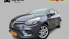 Grijs Gebruikt 2017 Renault Clio IV Zen Hatchback | € 7.995 (Eerlijke prijs)