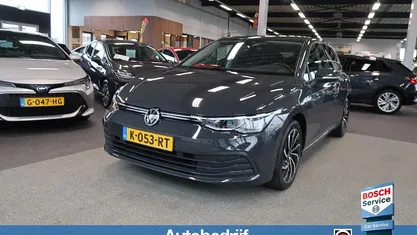 Grijs Occasion 2021 VW Golf VIII Life Hatchback | € 20.750 (Eerlijke prijs)