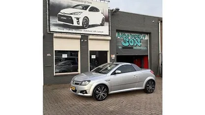 Grijs (metallic) Gebruikt 2005 Opel Tigra Enjoy Cabriolet | € 2.495 (Eerlijke prijs)