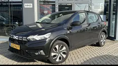 Zwart Gebruikt 2024 Dacia Sandero Expression Hatchback | € 17.900 (Eerlijke prijs)