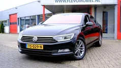 Zwart, metallic lak Gebruikt 2014 VW Passat Highline Sedan | € 11.450 (Eerlijke prijs)