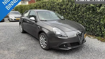 Occasion Alfa Romeo Giulietta Distinctive 120 PK (88 kW) 2011 Grijs Hatchback