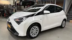Wit Gebruikt 2022 Toyota Aygo X-play Hatchback | € 12.250 (Super prijs)