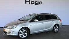 Grijs, metallic lak Gebruikt 2011 Opel Astra Cosmo Stationwagen | € 4.440 (Eerlijke prijs)
