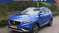 Blauw, metallic lak Gebruikt 2020 MG ZS Luxury Sedan | € 13.950 (Goede deal)