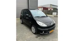 Zwart Occasion 2009 Peugeot 1007 MPV | € 1.950 (Goede deal)