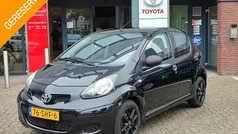 Zwart Gebruikt 2011 Toyota Aygo Hatchback | € 4.440 (Eerlijke prijs)
