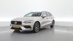 Grijs, metallic lak Gebruikt 2022 Volvo V60 Core Stationwagen | € 34.900 (Goede deal)