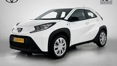 Wit Gebruikt 2024 Toyota Aygo Play Hatchback | € 17.445 (Eerlijke prijs)