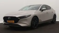 Bruin metallic Nieuw 2024 Mazda 3 Center-Line Hatchback | € 33.945 (Eerlijke prijs)