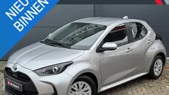 Grijs Gebruikt 2023 Toyota Yaris Hybrid Active Hatchback | € 20.890 (Eerlijke prijs)