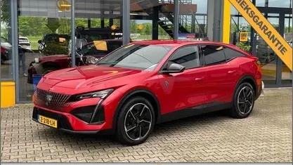 Rood, metallic lak Occasion 2023 Peugeot 408 GTi Sedan | € 32.990 (Eerlijke prijs)