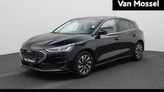 Zwart Gebruikt 2023 Ford Focus Titanium Hatchback | € 23.900 (Eerlijke prijs)