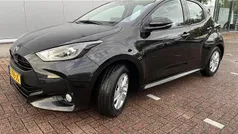 Zwart Gebruikt 2024 Toyota Yaris Hybrid Active Hatchback | € 23.400 (Eerlijke prijs)