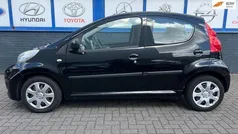 Zwart, metallic lak Gebruikt 2010 Peugeot 107 Hatchback | € 2.995 (Eerlijke prijs)