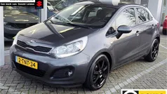 Grijs (metallic) Gebruikt 2014 Kia Rio Hatchback | € 7.445 (Eerlijke prijs)