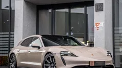 Bruin Gebruikt 2023 Porsche Taycan Sport Turismo Sedan | € 69.950 (Super prijs)